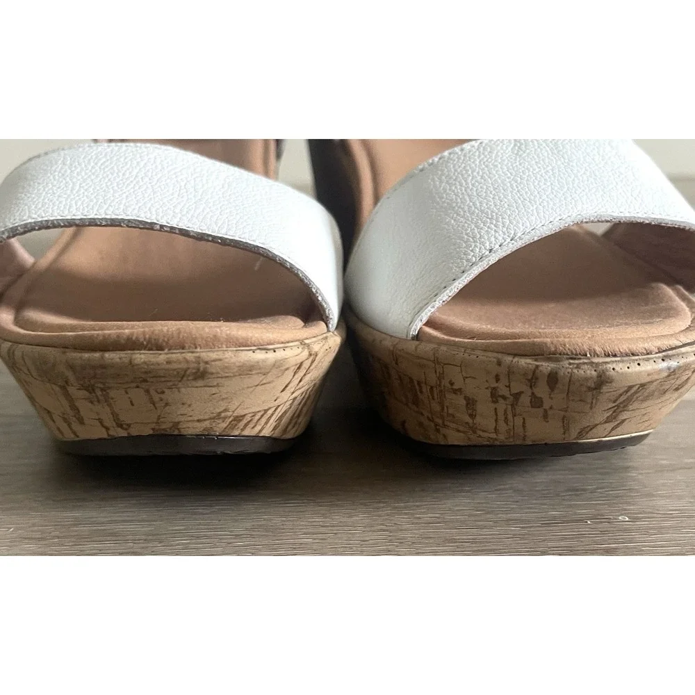 Naot Women's Summer Sandals Size 40 US 9 White Ivory Leather Wedges Ankle Strap